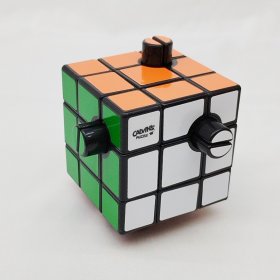 Calvin's Puzzles Tim Button Cube (1-Holes, 1/2)